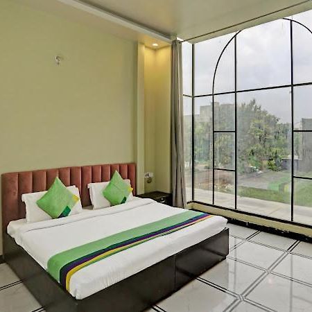 Expo View Residency Hotel เกรทเตอร์นอยดา ภายนอก รูปภาพ