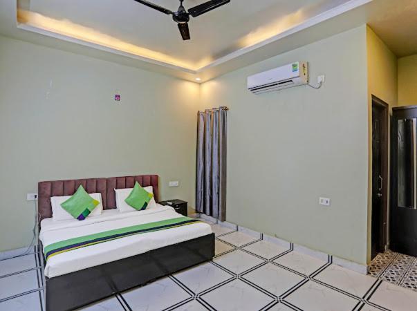 Expo View Residency Hotel เกรทเตอร์นอยดา ภายนอก รูปภาพ